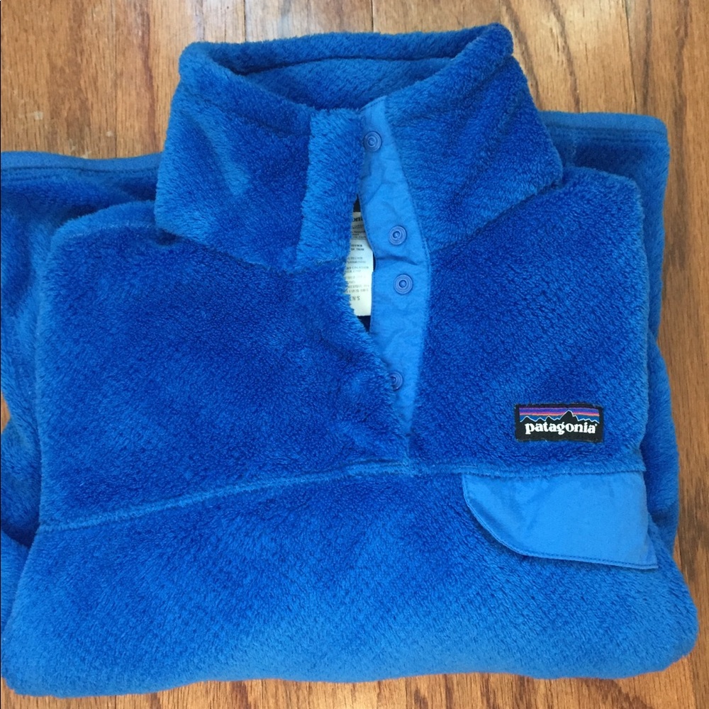 Adorable blue Patagonia snap tee fleece